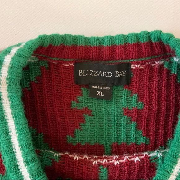 Men’s Blizzard Bay Humorous Christmas Santa Sweater X-Large - Picture 3 of 9